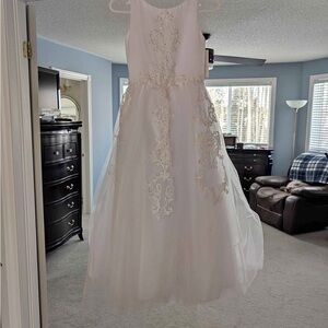 Beautiful girls White Dress size 8